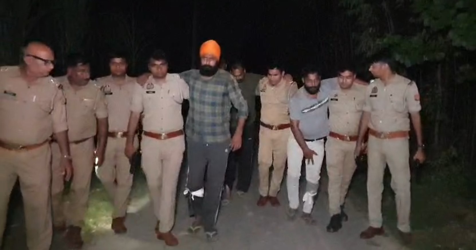 Police Ki Giraft Me Badmash