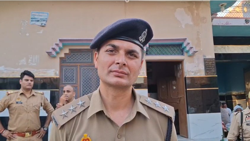 Muzaffarnagar : प्रेम प्रसंग में महिला के लापता होने से तनाव, पंचायत ने मुस्लिम परिवारों के बहिष्कार का ऐलान Ravi Shankar Mishra CO Sadar Muzaffarnagar