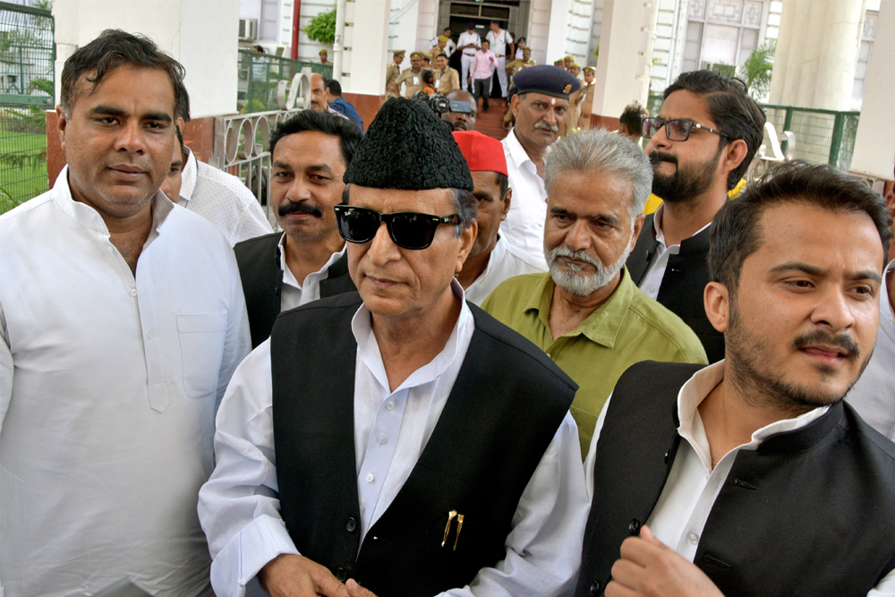 Muzaffarnagar में मंत्री कपिल देव का वार: आज़म खान नाराज़, अखिलेश ने नहीं किया संघर्ष Azam Khan