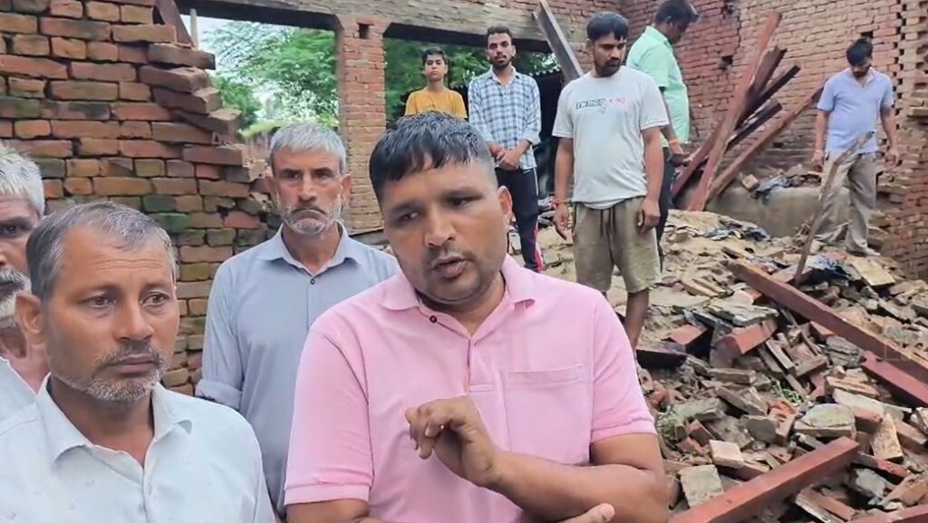 मुजफ्फरनगर में भारी बारिश से मकान ढहा, पूरा परिवार घायल