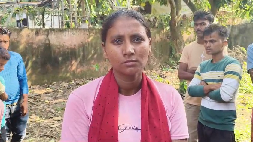 Kushinagar : न्याय की आस में व्यक्ति टॉवर पर चढ़ा, प्रशासन में मचा हड़कंप Anjali Pidit Ki Beti (Kushinagar)