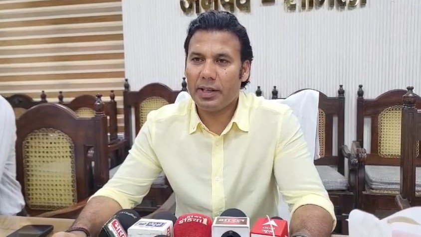 Shamli में मिशन शक्ति के तहत 21 बेटियों को प्रशासनिक पद सौंपे गए, बनी प्रेरणा का उदाहरण Arvind Kumar DM Shamli