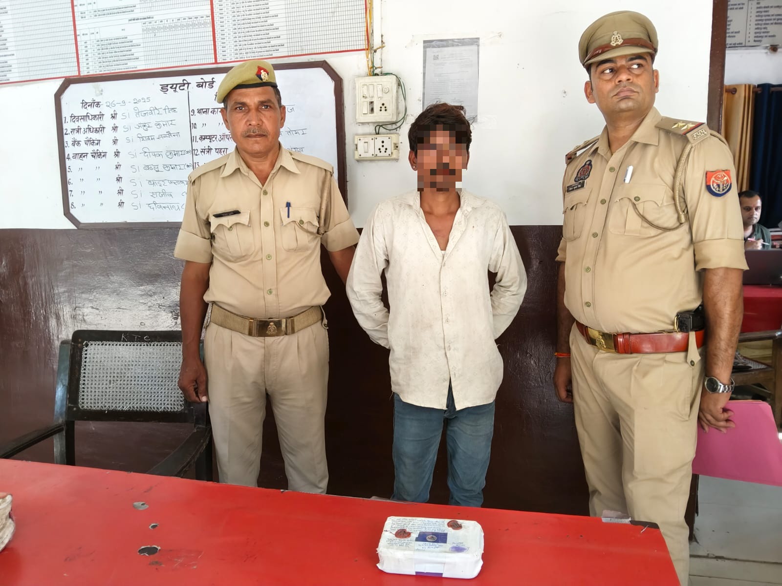 Bijnor Police Ki Giraft Me Aaropi