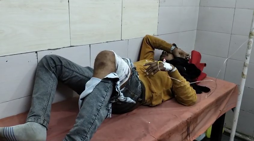 Bijnor में भीषण सड़क हादसा: कलियर लौट रहे दो दोस्तों की बाइक पर बस ने मारी जोरदार टक्कर, एक की मौत, दूसरा गंभीर घायल Bijnor Sadak Haadse Me Ghayal Zakir