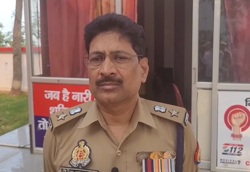 Bulandshahr में युवक की निर्मम हत्या: चचेरी बहन को भगाने के आरोप में युवक को चाकू से गोदा, मौत से गांव में सनसनी Dinesh Kumar SSP Bulandshahr