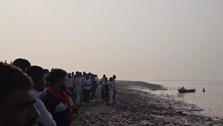 Ghazipur Me Ganga Me Doobi 3 Yuvti