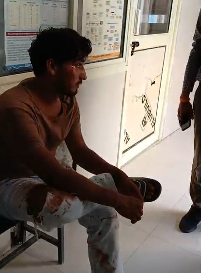 Bulandshahr में सरेराह महिला पर चाकू से हमला, घटना का लाइव वीडियो वायरल Hamla Karne Wala Aaropi