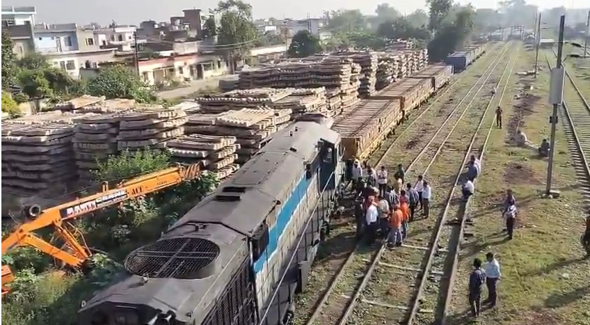 Hapur Me Patri Se Utra Maalgadi Ka Engine