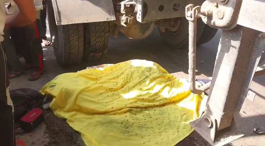 Hapur के गढ़मुक्तेश्वर में भीषण हादसा: तेज रफ्तार ट्रक ने बाइक सवार को रौंदा, मौके पर मौत Hapur Sadak Haadse ME Mritak Gagan