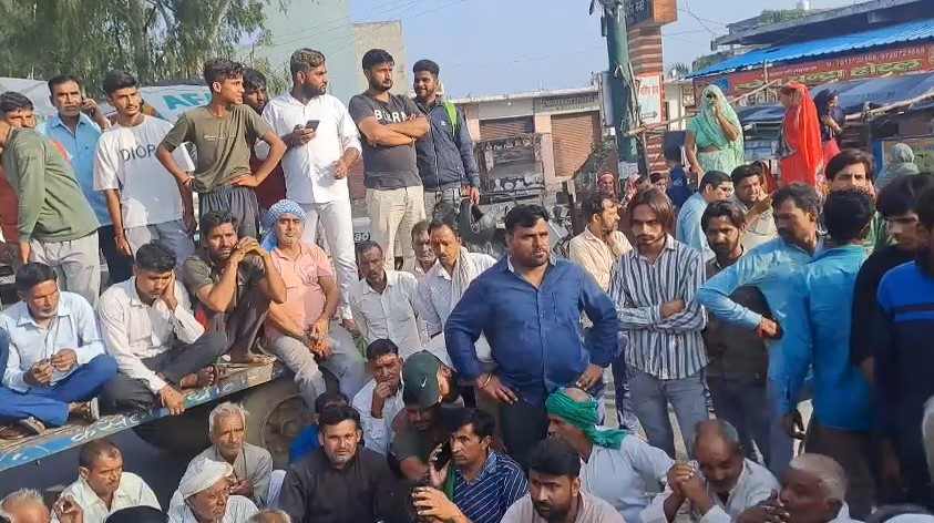 Mritak Ke Parijano Ne Sadak Par Lagaya Jaam (Bijnor)