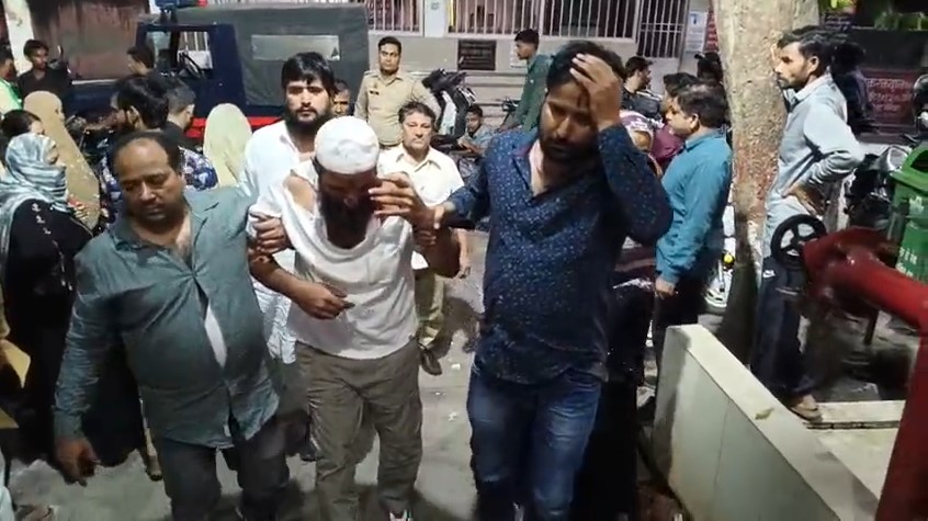 Muzaffarnagar Court Me 2 Paksho Me Hinsak Jhadap