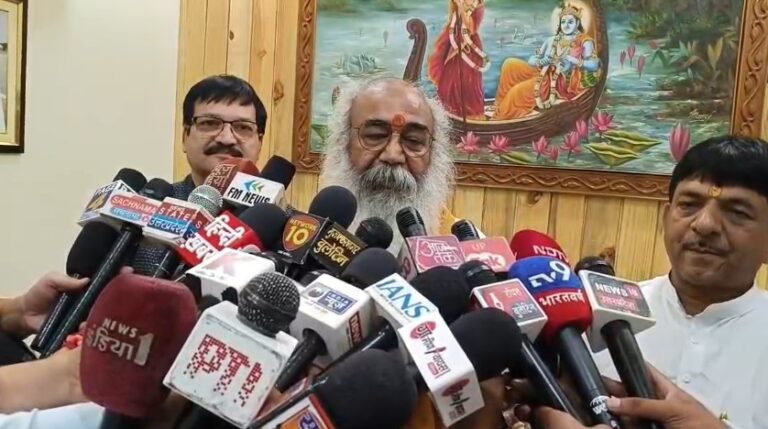 Muzaffarnagar Me Acharya Pramod Krishnam Ne Samajwadi Party Par Hamla Bola