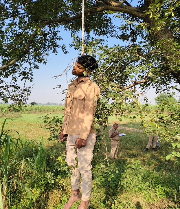 Ped Se Latka YuvakKa Shav (Bulandshahr)