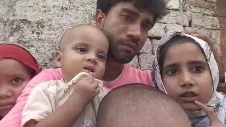 Pidit Pati Salman Apne Bachho Ke Sath (Shamli)