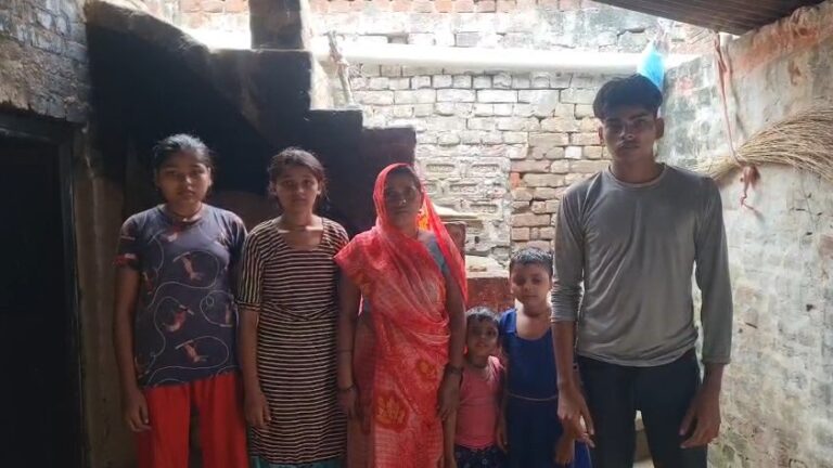 Pidit Vidhwa Mahila Kasganj