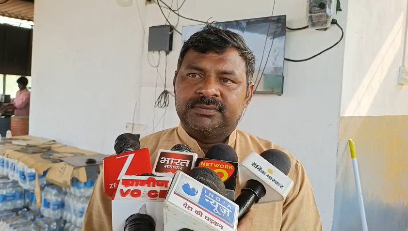 Muzaffarnagar में भीषण सड़क हादसा: अर्थी विसर्जन जा रहे परिवार की कार ट्रक से टकराई, छह की मौत Rajesh Kumar Muzaffarnagar Haadse Ke Pratyakshdarshee