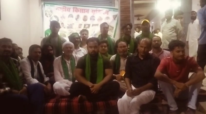 Bijnor में स्वास्थ्य व्यवस्था पर उठे सवाल, नवजात की मौत ने झकझोरा जिला Rashtriya Kisaan Union Ne Diya Dharna (Bijnor)