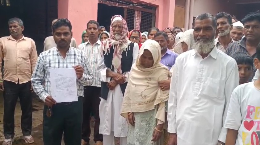 Rote Bilakhte Mritaka Ke Parijan (Bijnor)