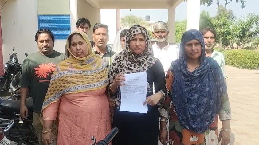 Saas Ne SP Shamli Ko Saunpa Shikayati Patra