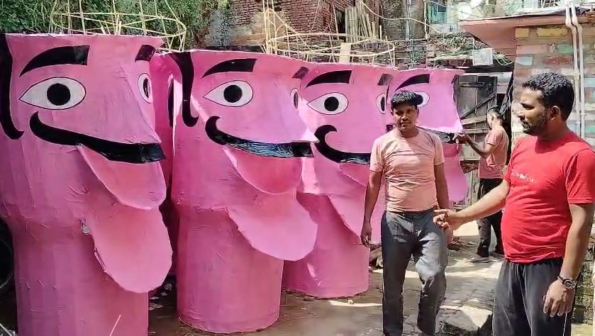 Sambhal Me Ravan Ka Putla Banate Karigar
