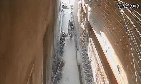 Kiahori Se Chhedkhani Karta Manchala Yuvak