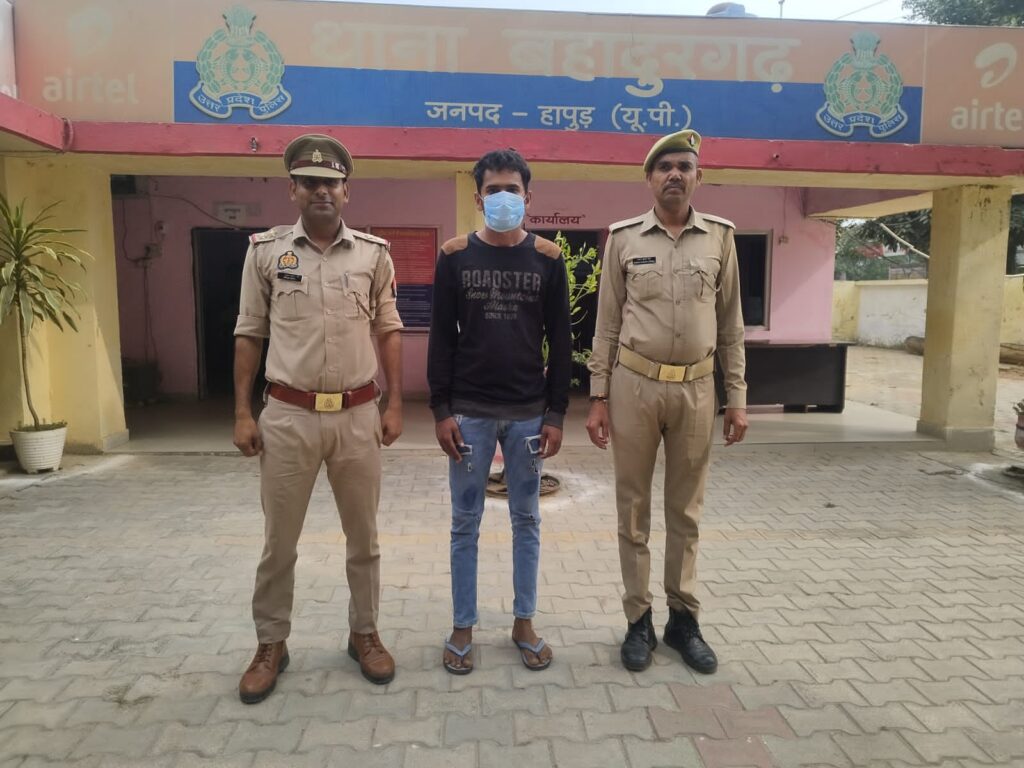 Hapur में बहादुरगढ़ पुलिस की बड़ी सफलता: 20 हजार के इनामी गैंगस्टर सोनू को नोएडा से किया गिरफ्तार Hapur Police Ki Giraft Me Aaropi