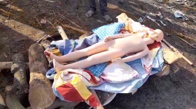 50 Lakh Ke Liye Dost Ki 'Farzi Maut' Putle Ka Sanskaar Karne Pahaunche Yucak (Hapur)