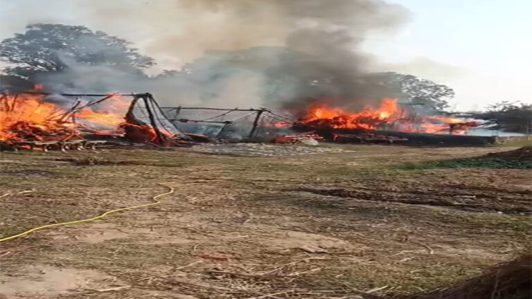 Bijnor Me Jhopdinuma Ghar Aag Me Jal Kar Khaak