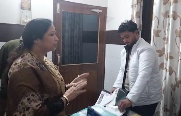 Bijnor Nursing Me Nirikshan Karti Sangeeta Jain