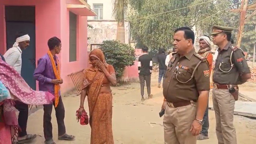 Bijnor के लक्खीवाला जंगल में युवक-युवती के दो अज्ञात शव मिलने से सनसनी Ghatna Sthal Par Janch Karti Police (Bijnor)