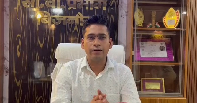 Bijnor में गंगा किनारे सेंचुरी भूमि पर भू-माफियाओं का कब्जा, वन विभाग की बड़ी कार्रवाई Jai Singh Kushwah, Divisional Director, Forest Department Bijnor