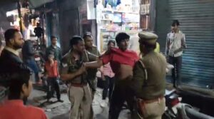Police Se Marpeet Karta Yuvak (Shamli)