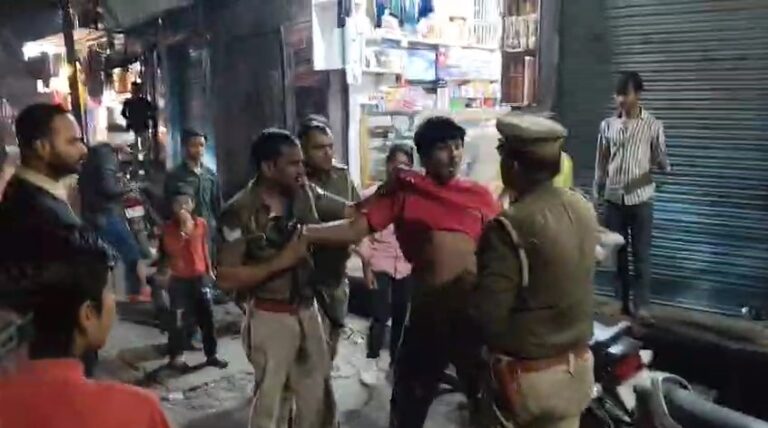 Police Se Marpeet Karta Yuvak (Shamli)
