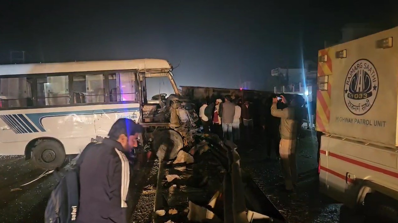 Bulandshahr ME Dardnaak Sadak Haadsa 1 Ki Maut 12 Ghayal