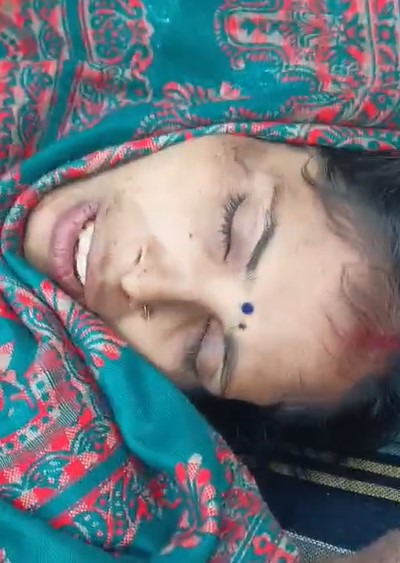 Bijnor: नवविवाहिता की संदिग्ध हालात में मौत, दहेज़ हत्या का आरोप—वीडियो वायरल होने से हड़कंप Mritaka Nav-vivahita Bijnor