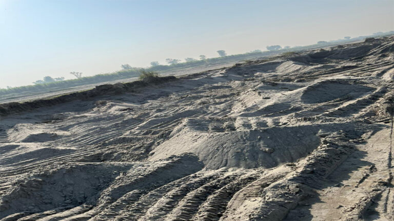 Shamli Me 2 Mahine Se Chal Raha vaidh Ret Khanan