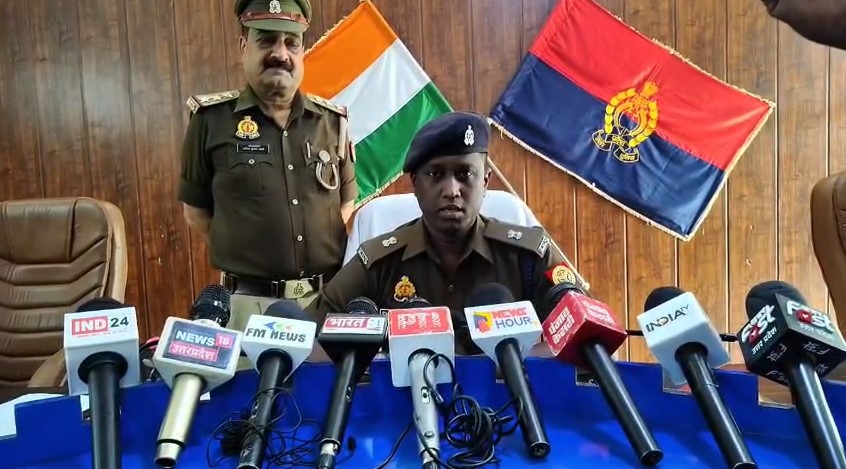 Bulandshahr में चोरी की बाइक के साथ दो शातिर चोर गिरफ्तार, तमंचा-कारतूस बरामद Shankar Prasad SP City (Bulandshahr)