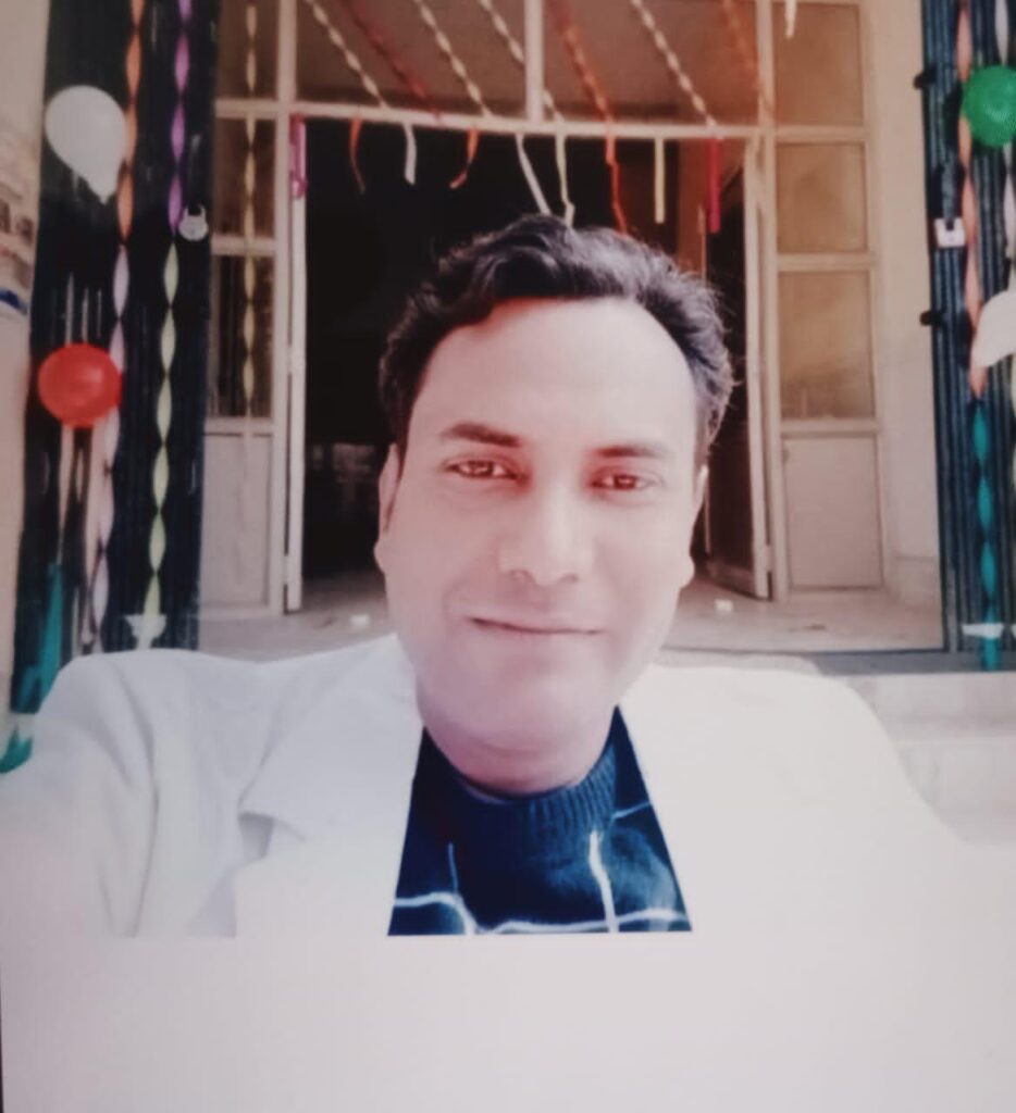 Kasganj में सीएचसी पटियाली पर संविदा कर्मी का उत्पात—डॉ. हेमंत कुमार से मारपीट, अभद्रता और जान से मारने की धमकी का आरोप Pidit Doctor Hemant Kumar