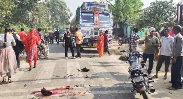 Sadak Haadse Me 2 Yuvako Ki Mauke Par Maut (Hapur)