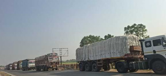 Shamli-Bidoli Border Par Fase Truck