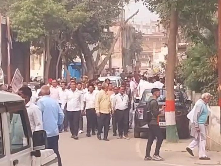 Shamli में आज से चार दिन बंद रहेंगी रजिस्ट्री और बैनामे की सेवाएं, नागरिकों को हुई परेशानी Shamli Me Aaj Se Din Ke Liye Registery Sewaye Band