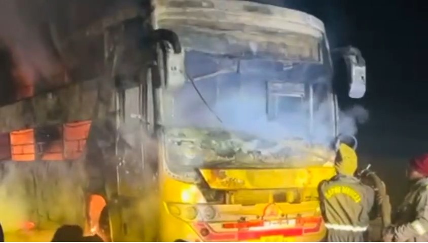 Agra-Lucknow Expresssway Pe Bus Bani Aag Ka Gola (Kannauj)