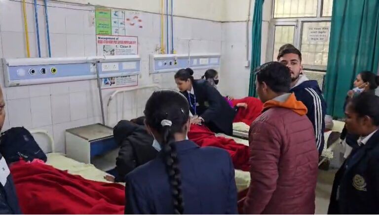 Collage Bus Aur Truck Ki Takkar Se Darzano Student Ghayal (Bijnor)