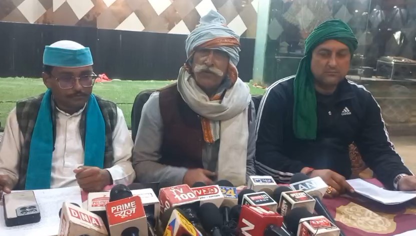 Hathras – सादाबाद अस्पताल में इलाज के बाद सिपाही की मौत का मामला गरमाया, परिजनों ने लगाए गंभीर आरोप Geetam Singh Mritak Ke Pita (Hathras)