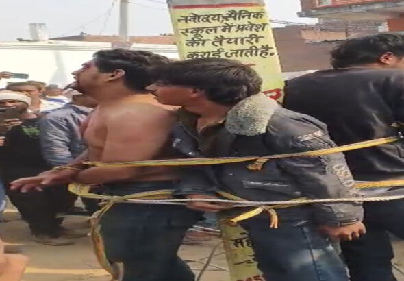 Ghazipur Me 3 Yuvako Ki Khambe Se Bandh Kar Pitaayi