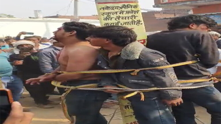 Ghazipur Me 3 Yuvako Ki Khambe Se Bandh Kar Pitaayi