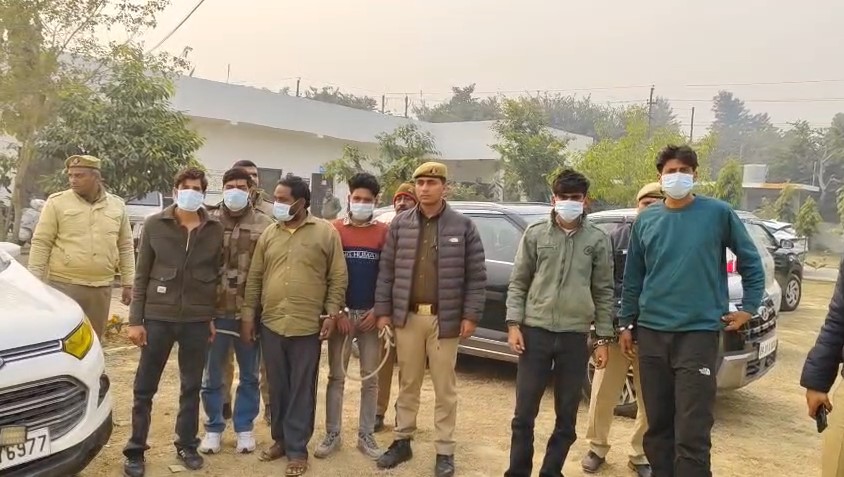 Highway Pe 85 Lakh Ki Loot Me 6 Aaropi Giraftaar (Hapur)