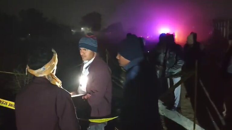 Khet Ki Jhopdi Me Lagi Aag Mila Agyaat Shav (Kasganj)