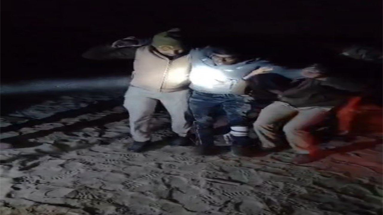 Police Giraft Me Aaropi (Bulandshahr)