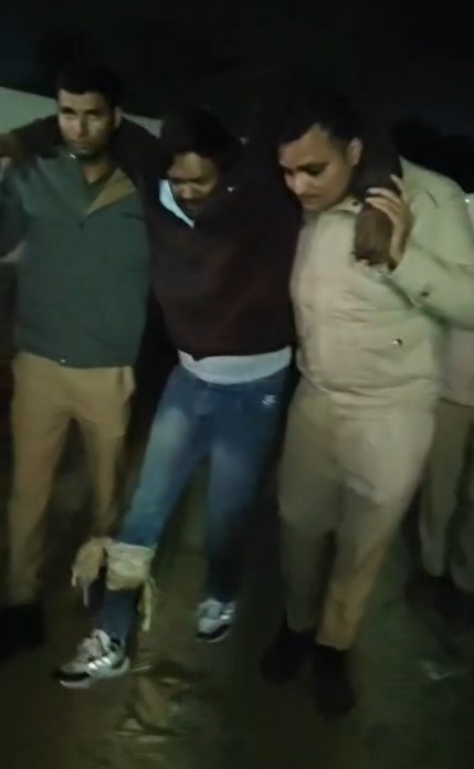 Police Giraft Me Aaropi (Kasganj)